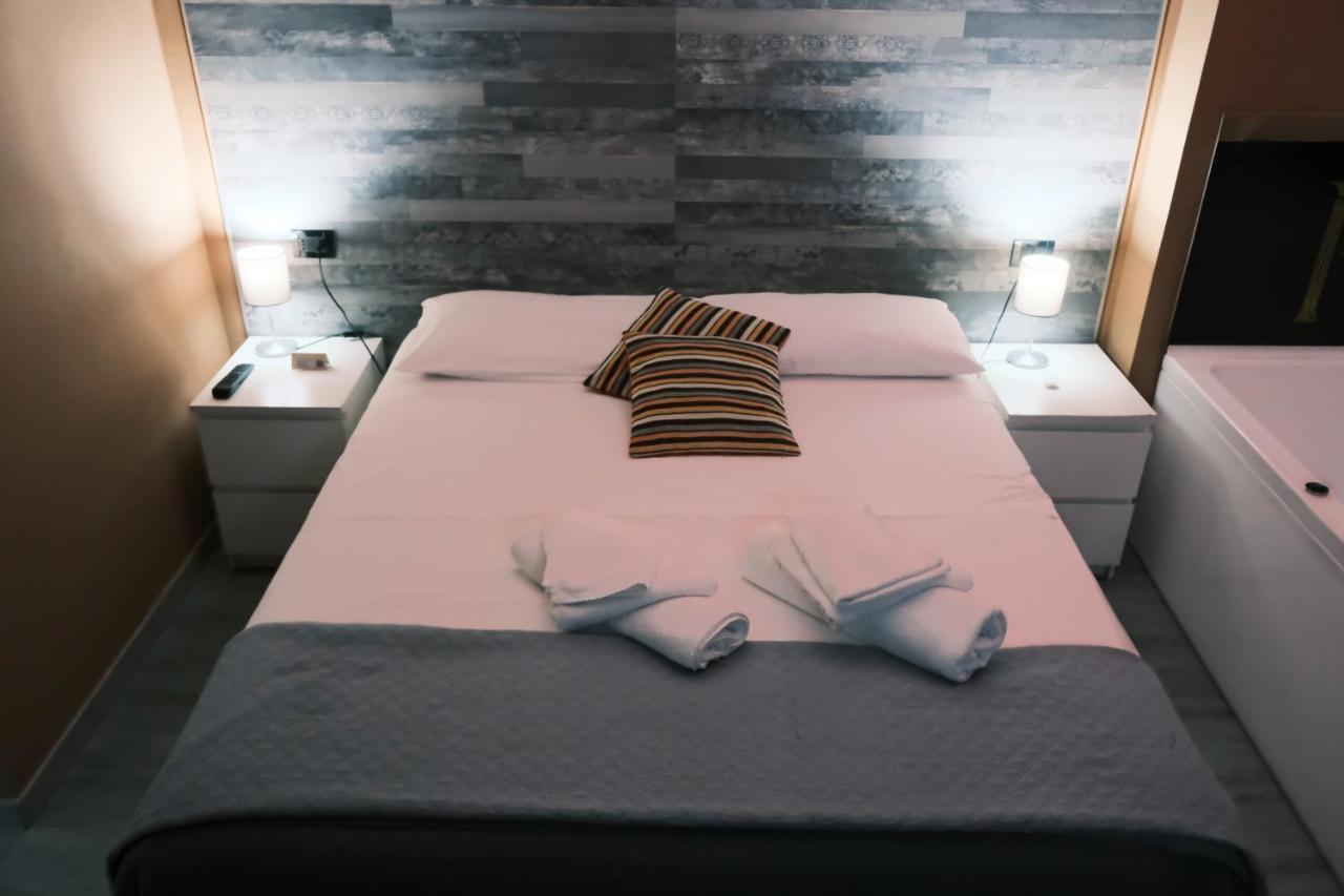 Royalty Rooms & Spa Naples Extérieur photo